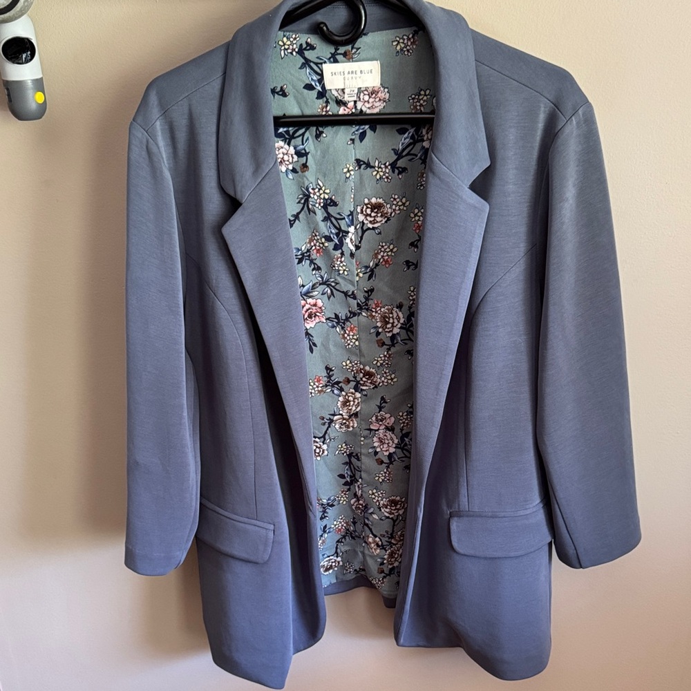 Sleek Bluish Gray Blazer with Floral Lining